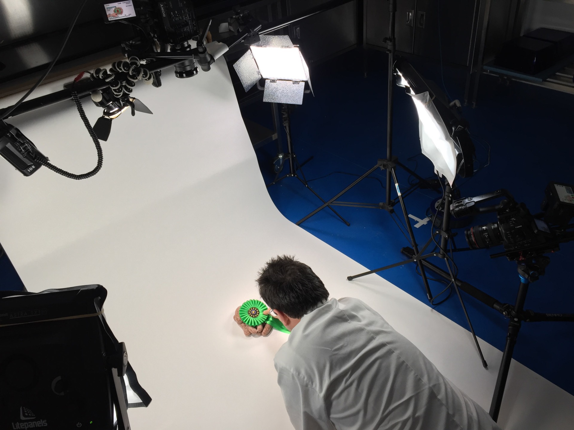 Behind the scenes on an Enriching Media shoot